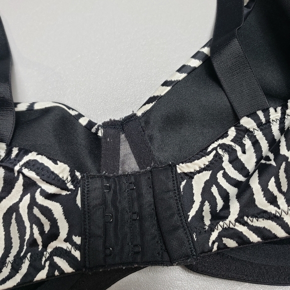 3/$15 Playtex black, white zebra print bra size 42DD - Picture 4 of 7